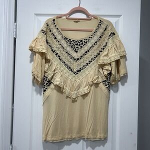 POL Women's Size Small 1/2 sleeve Leopard Print Round Neck Lace Detail Top Cream